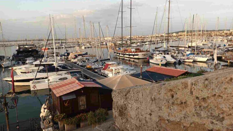 Porto di Alghero vicino la struttura Agriturismo La Barca In Secca