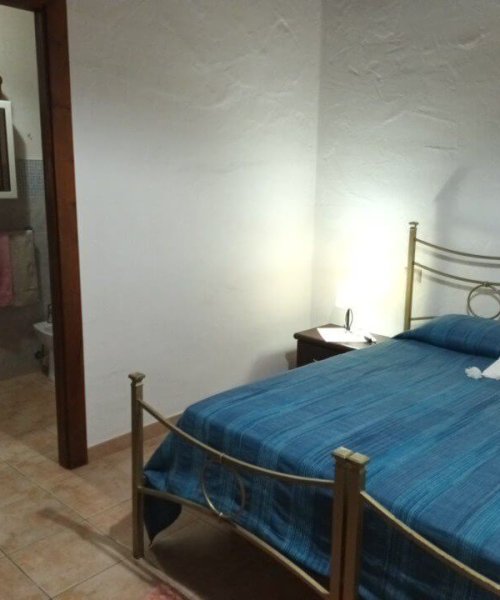 Camera da letto con ingresso bagno